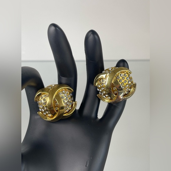 CHANEL Rhinestone Round CC Logo Clip On Earrings - Picture 11 of 11